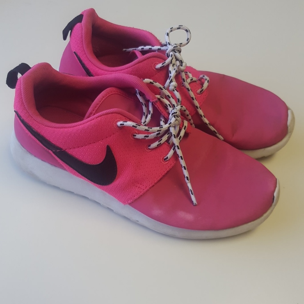 Women's Nike Shoes Size 5Y/7.5